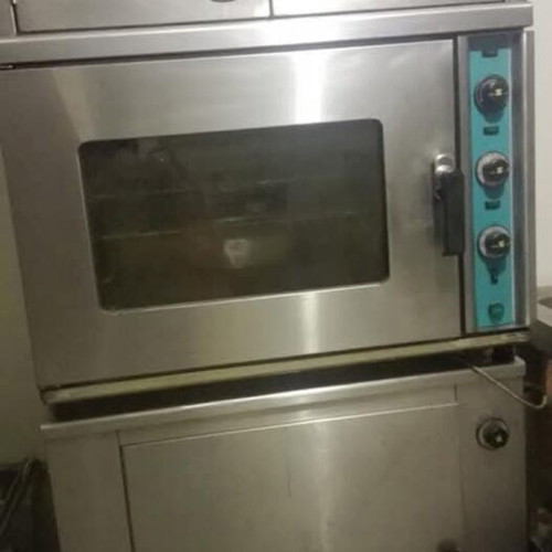 Oven used with 4 large trays and air circulation