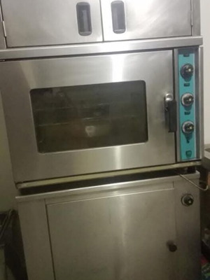 Oven used with 4 large trays and air circulation
