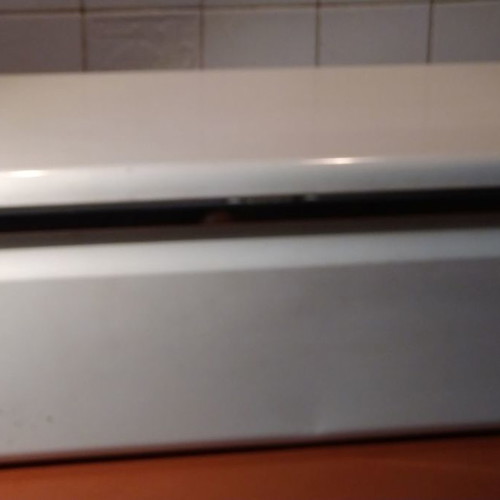 Brabantia bread box unused with magnetic closure