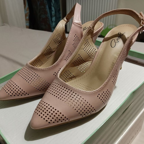 Axel shoes used with perforated design in dusty pink, size 36