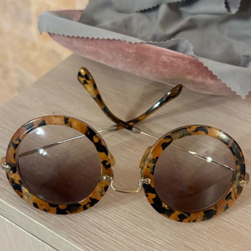 Miu Miu sunglasses like new, tortoiseshell gold