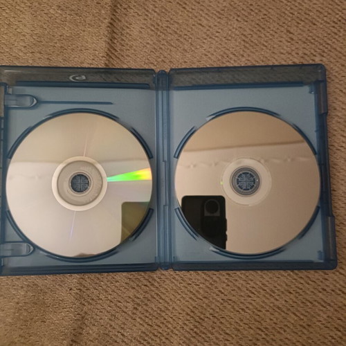 The Veteran Blu-Ray and DVD combo like new, adventure