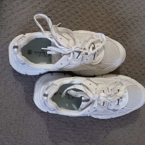 Sneakers women's size 36 like new, white and silver