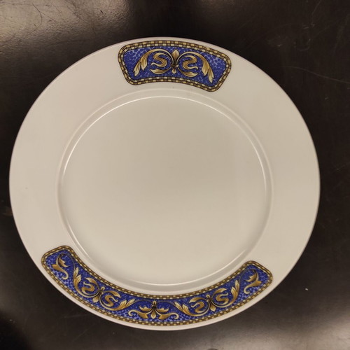 Porcelain shallow round plate GZ Gianni 24.5 cm like new