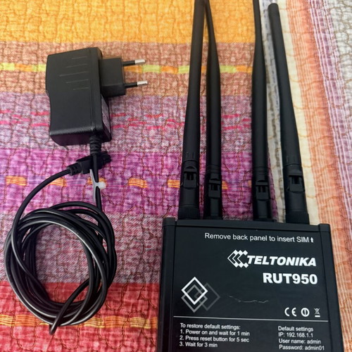 Teltonika RUT950 GSM router like new with manual