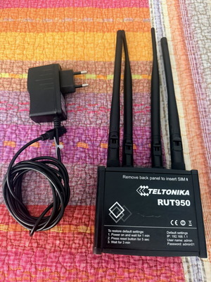 Teltonika RUT950 GSM router σαν καινούργιο με manual