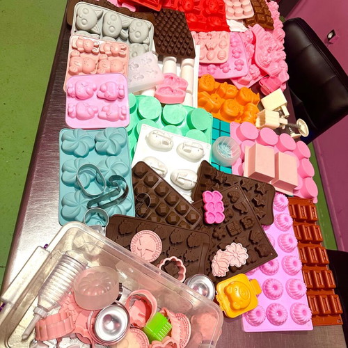 Silicone Baking Molds like new, set of 50 plus
