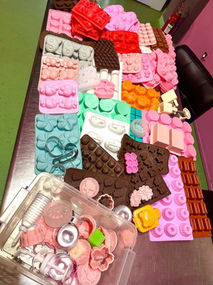 Silicone Baking Molds like new, set of 50 plus