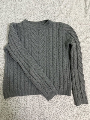 Bershka gray pullover with cable pattern like new