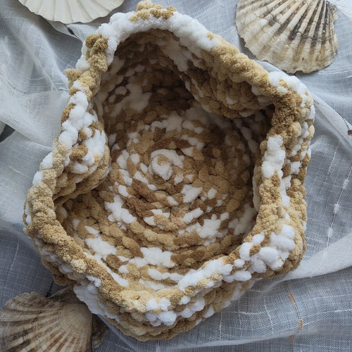 Handmade soft yarn basket in golden brown and white spots, new