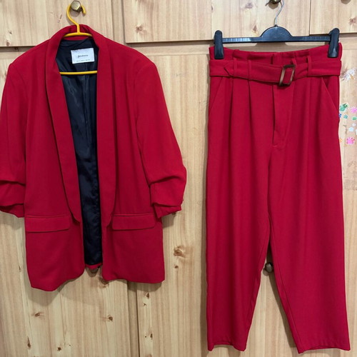 Stradivarius red suit like new