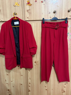 Stradivarius red suit like new