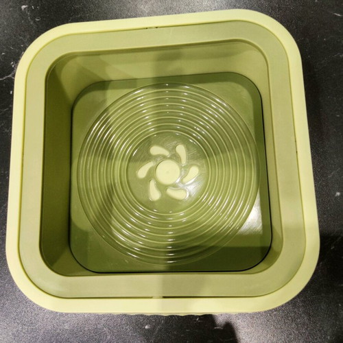 Dog water bowl like new without leaks