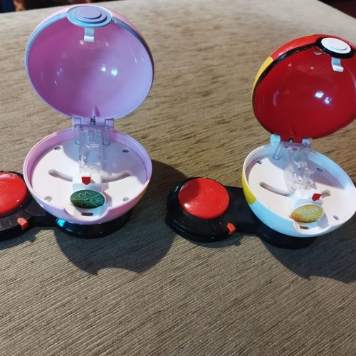 Pokeball set like new, two functional balls without figures