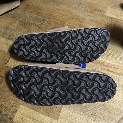 Birkenstock sandals size 37 narrow, new with tags, cream color