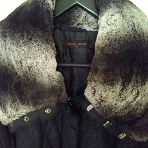 Women's winter coat with fur collar, size XXXL, like new, black