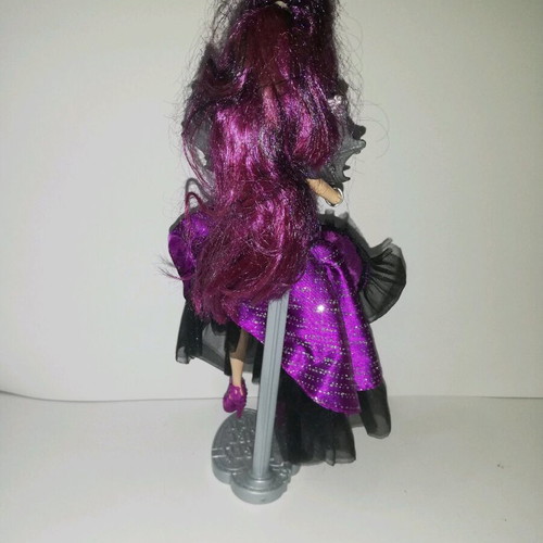Ever After High Raven Queen doll like new, complete with accessories and stand