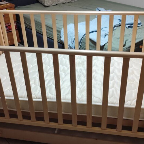 Crib used, missing one drawer underneath