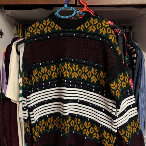 Karavan pullover like new with perfect print