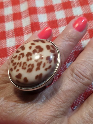 Large ring with leopard stone made of hard metal like new