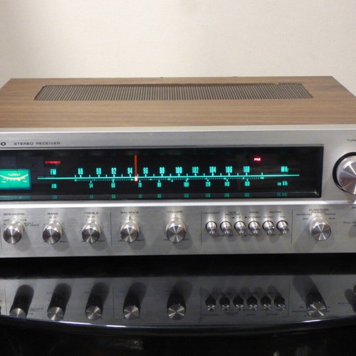 Ραδιοενισχυτής Sanyo DCX-4000K μεταχειρισμένος με ξύλινο πλαίσιο