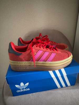 Adidas Gazelle Bold αθλητικά σαν καινούργια, μέγεθος 40, κόκκινα και ροζ