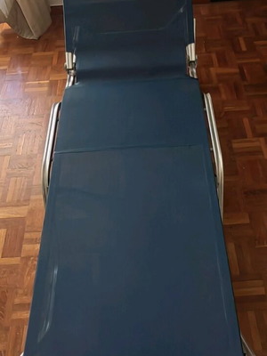 Beach sun lounger folding with waterproof fabric like new