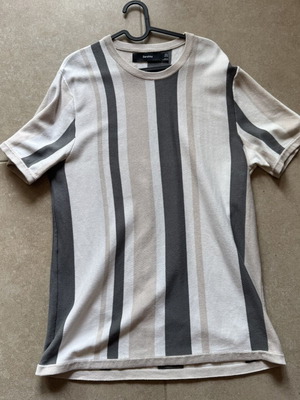 Bershka T-shirt μεταχειρισμένο, μέγεθος M, γκρι και μπεζ