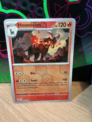 Houndoom (SFA 008) Pokémon card Shrouded Fable like new, reverse