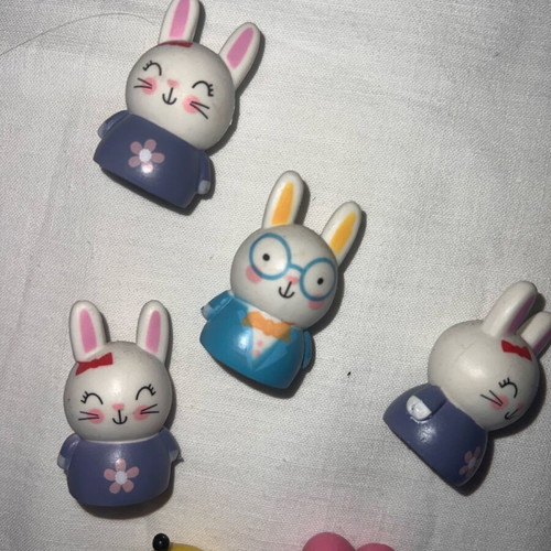 Finger puppet theater set like new, 6 collectible characters