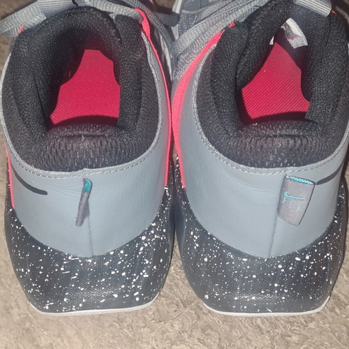 Nike Zoom Crossover Athletic Shoes size 40 like new, gray