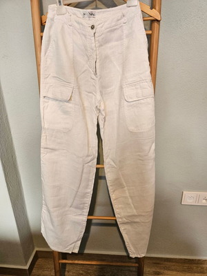 White linen vintage cargo pants used with pockets and zipper back