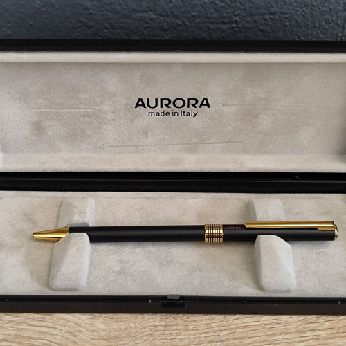Aurora Sfera 332 pen used with gold details