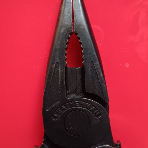 Leatherman Surge multitool black large size used
