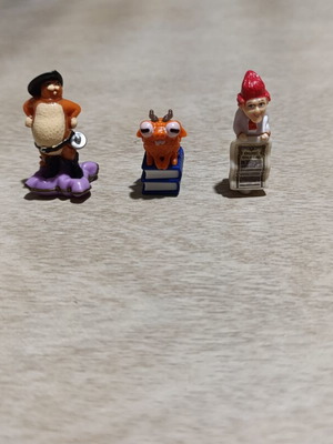 Kinder figures used, set with Shrek, Puss in Boots, Monsters Inc