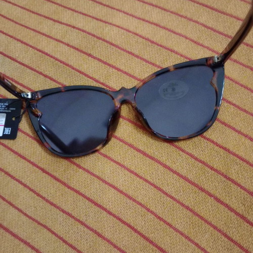 Pink Woman sunglasses new with mirror lenses