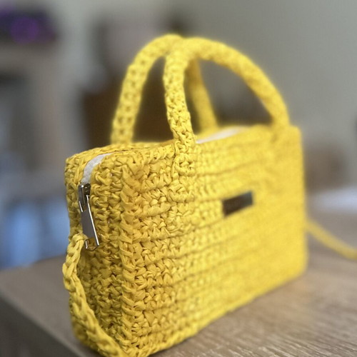 Handmade straw shoulder bag yellow