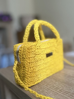Handmade straw shoulder bag yellow