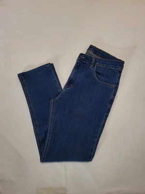 Blue Jean medium size like new, regular fit, blue