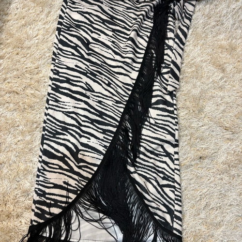 Midi skirt like new, black and white with side slit