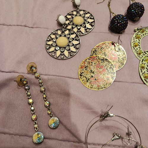 Earrings pack of 16, like new, faux