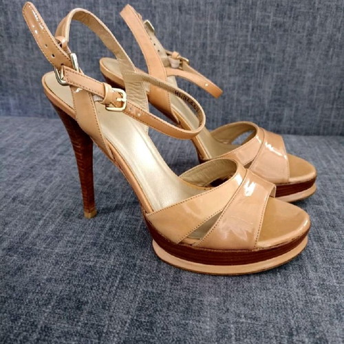 Stuart Weitzman Nude Patent Sandals size 38 like new
