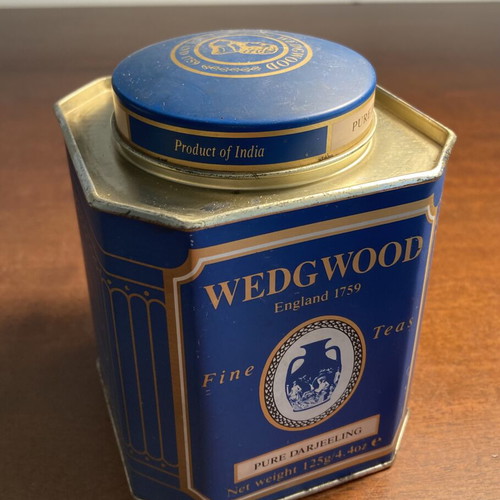 Wedgwood Teas Darjeeling metal caddy tin like new