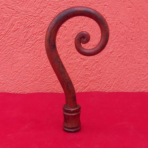 Metal finial