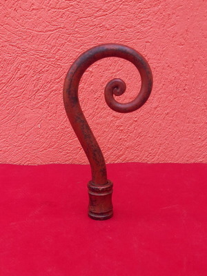 Metal finial