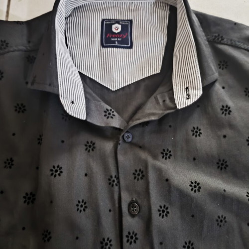 Shirt NoL slim black with embossed design like new, size L