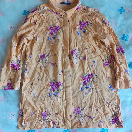 Stradivarius shirt like new, spring 3/4 sleeve with floral design