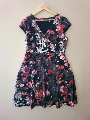 Kensol summer dress L/XL with V-neck and floral motifs, like new