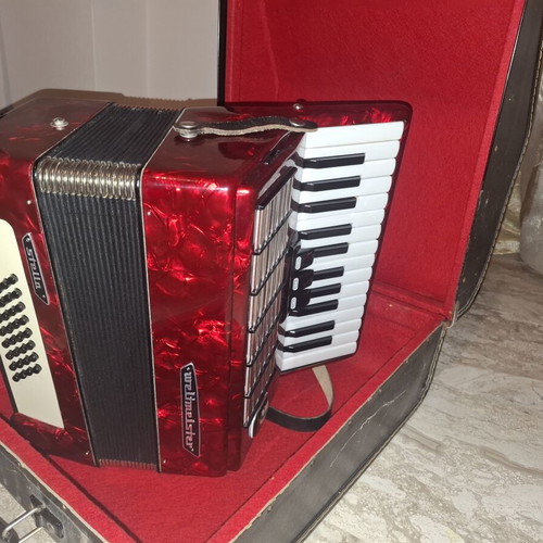 Weltmeister Stella accordion with 32 bass buttons