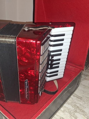 Weltmeister Stella accordion with 32 bass buttons